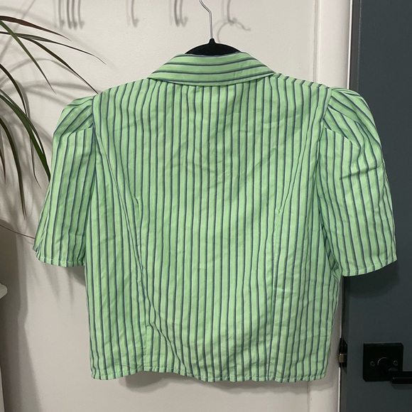 NWOT Light Green Cropped Button Down with Puff Sleeve - Picture 4 of 5